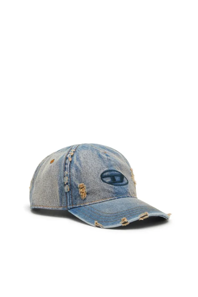 c-enic Denim pet met gerafelde details en geborduurd logo