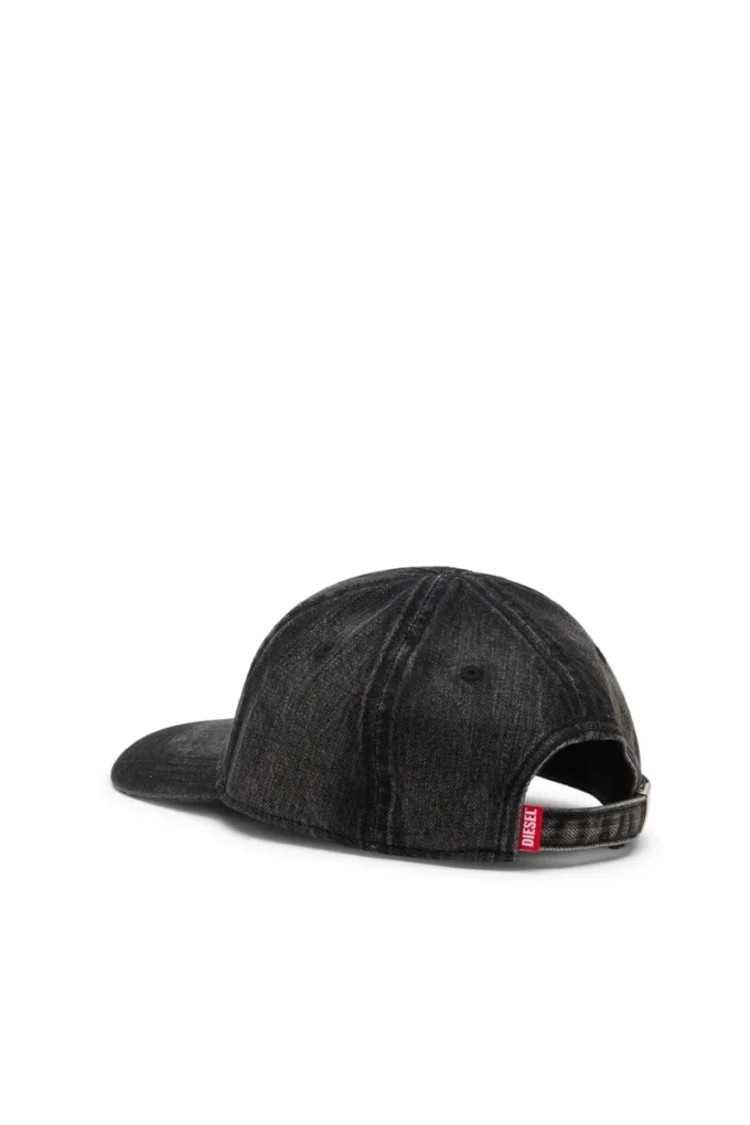 c-enic Denim pet met gerafelde details en geborduurd logo