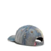 c-enic Denim pet met gerafelde details en geborduurd logo