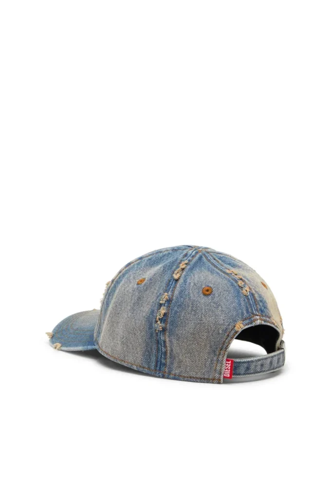 c-enic Denim pet met gerafelde details en geborduurd logo